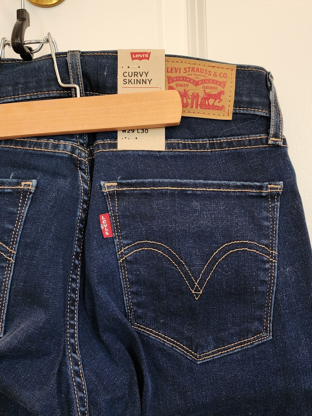 Levi's Curvy Skinny Jeans in Dark Blue Wash